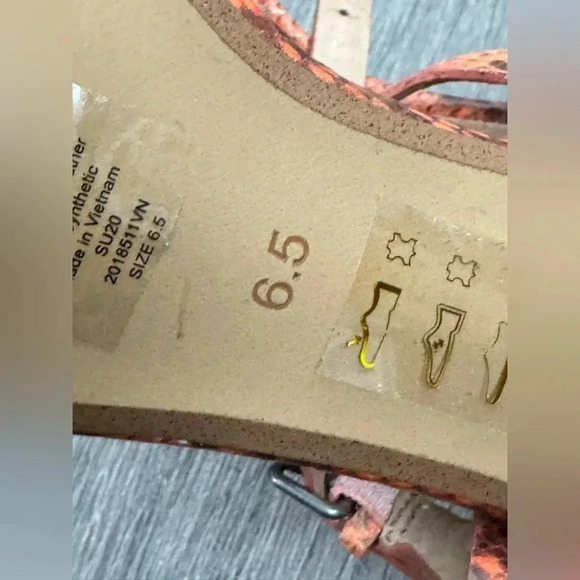 3/$30 Madewell The Hollie Ankle-Strap Sandal in Snake Embossed Leather - Picture 6 of 7